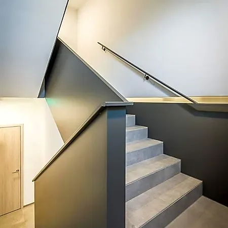 B Hotel 3*