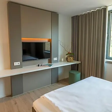Hotel B