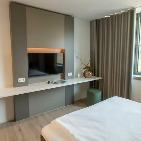 Hotel B 3*