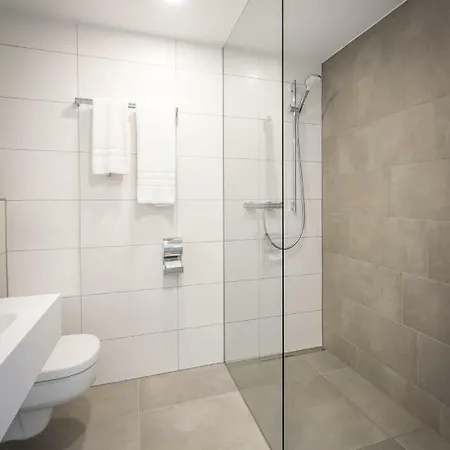 Hotel B 3*